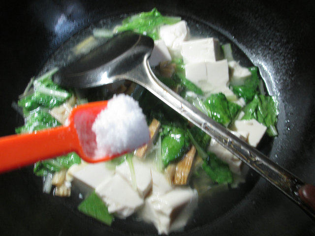 羊尾笋小白菜煮豆腐步骤6