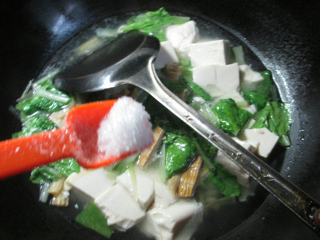 羊尾笋小白菜煮豆腐步骤7
