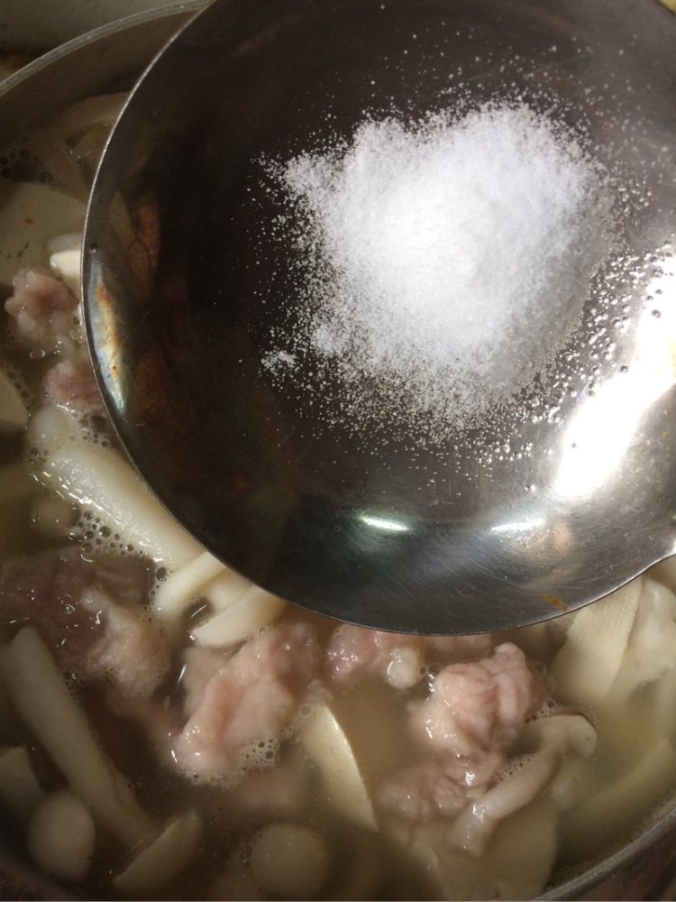 蟹味菇豆腐汤步骤8