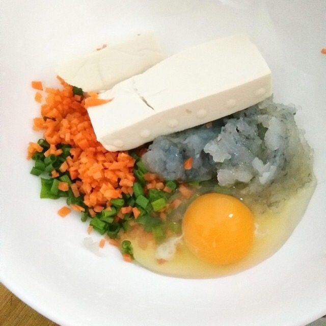 虾仁豆腐饼步骤3
