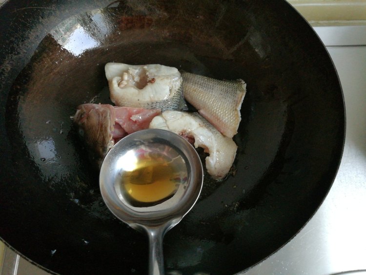 鲈鱼炖豆腐步骤5