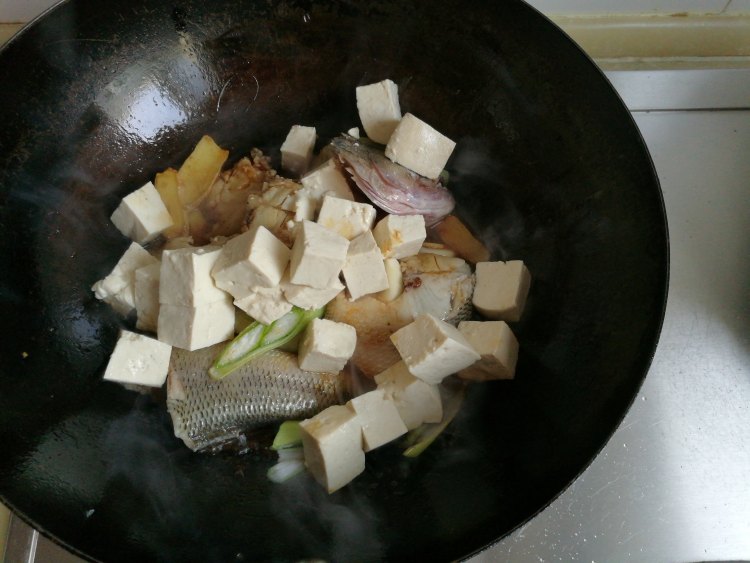 鲈鱼炖豆腐步骤9