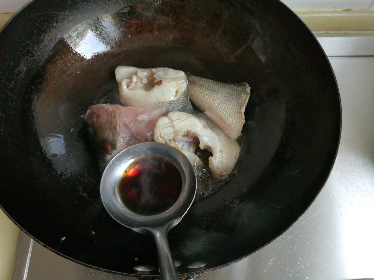 鲈鱼炖豆腐步骤6