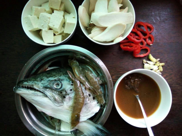 酱炖鱼头豆腐步骤1