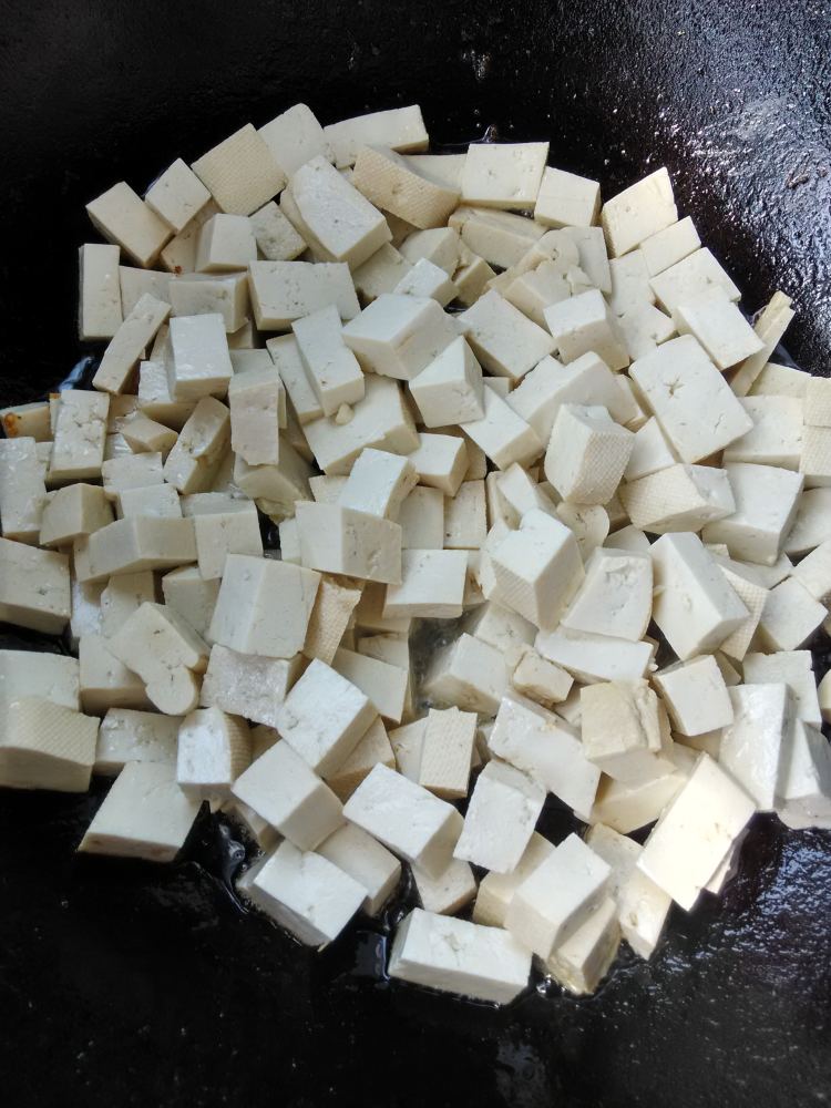 小炒豆腐丹麦肠步骤3