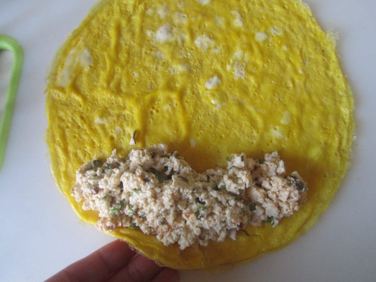 香椿豆腐鸡蛋卷步骤7