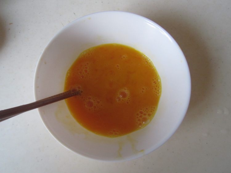 香椿豆腐鸡蛋卷步骤5