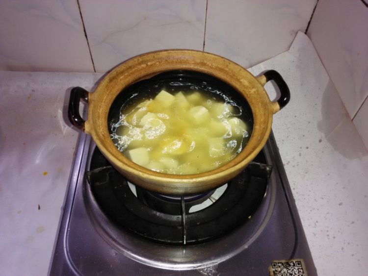 豆腐粉丝鱼腩煲步骤5