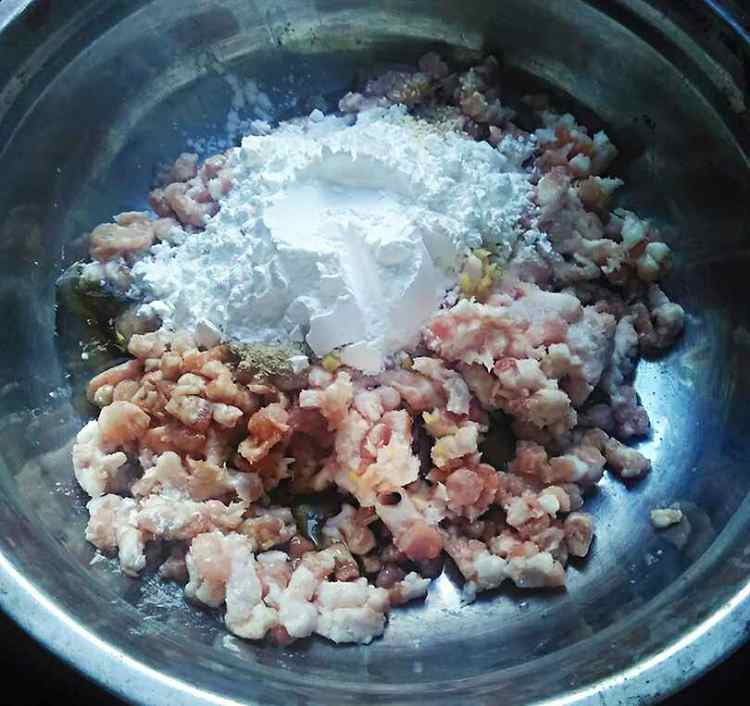 猪肉豆腐丸子步骤2
