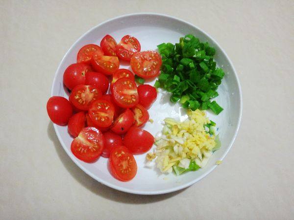 小番茄炒豆腐步骤1