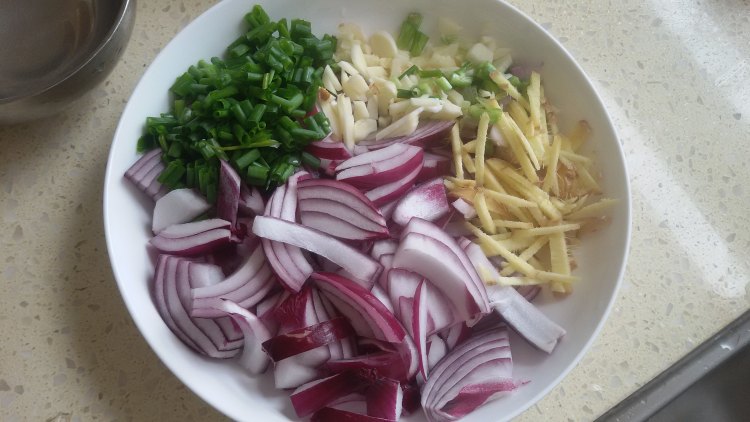 酱香肉粒豆腐步骤2