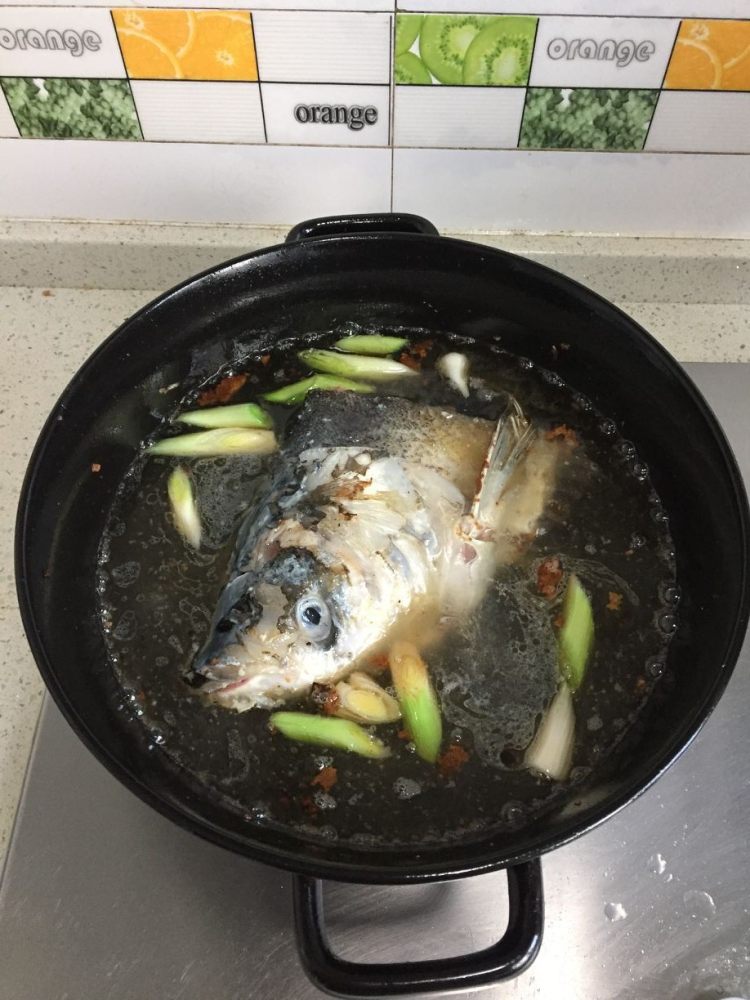 鱼头炖豆腐步骤5