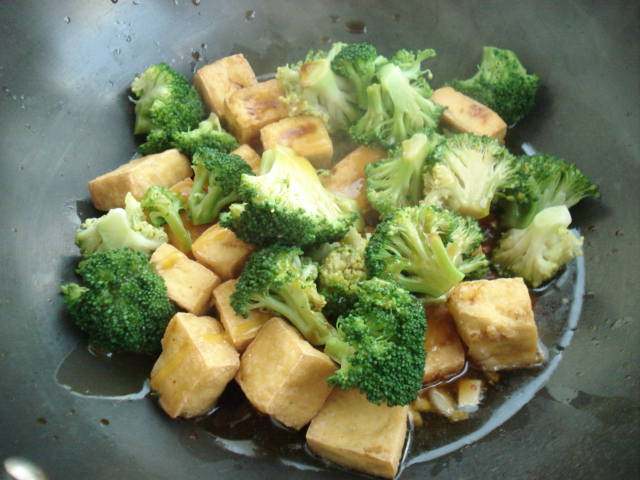 西蓝花烧豆腐步骤4