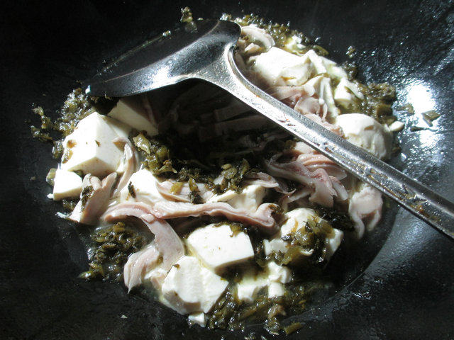 雪菜猪肚煮豆腐步骤5