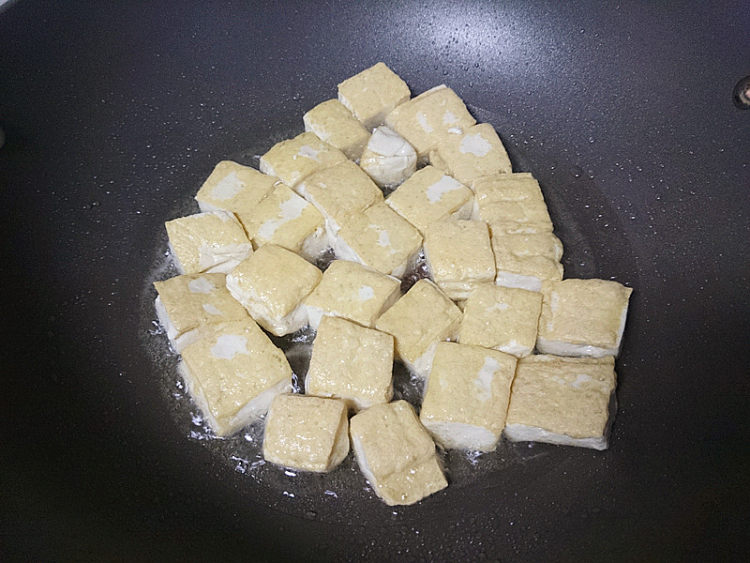 香芹炒豆腐步骤3