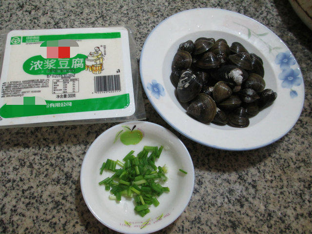黄蚬豆腐汤步骤1