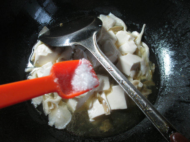 榨菜丝平菇煮豆腐步骤6