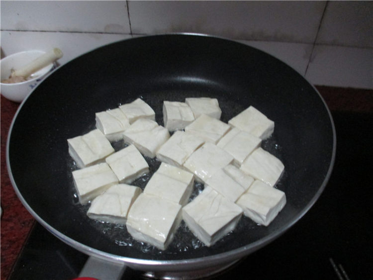 洋葱煎豆腐步骤3