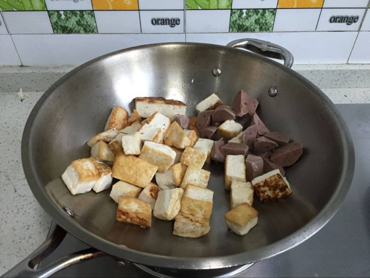 豆腐焖肉丸步骤4