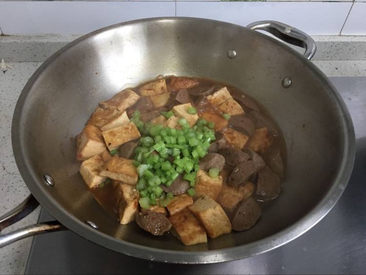 豆腐焖肉丸步骤7