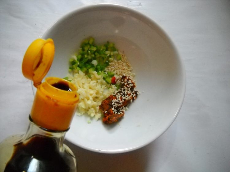 麻辣鸡蛋豆腐小面步骤3