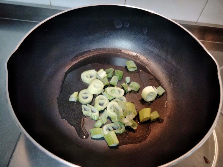 豆瓣酱烧豆腐步骤2