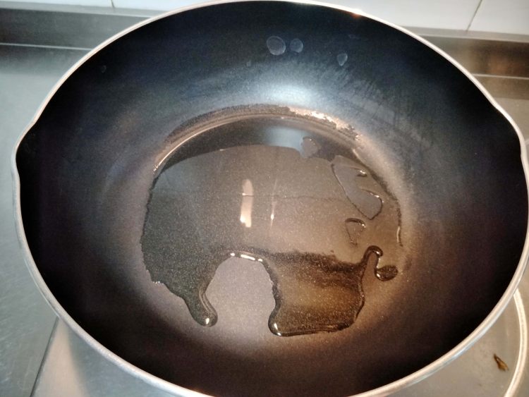 豆瓣酱烧豆腐步骤1
