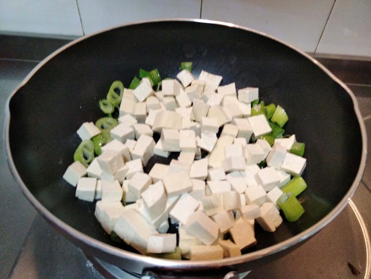 豆瓣酱烧豆腐步骤3