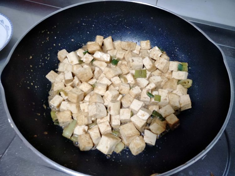 豆瓣酱烧豆腐步骤6
