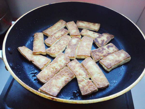 香煎孜然豆腐步骤3