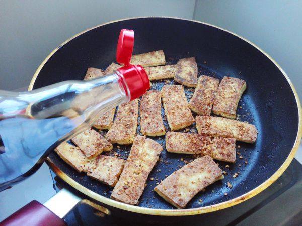香煎孜然豆腐步骤6