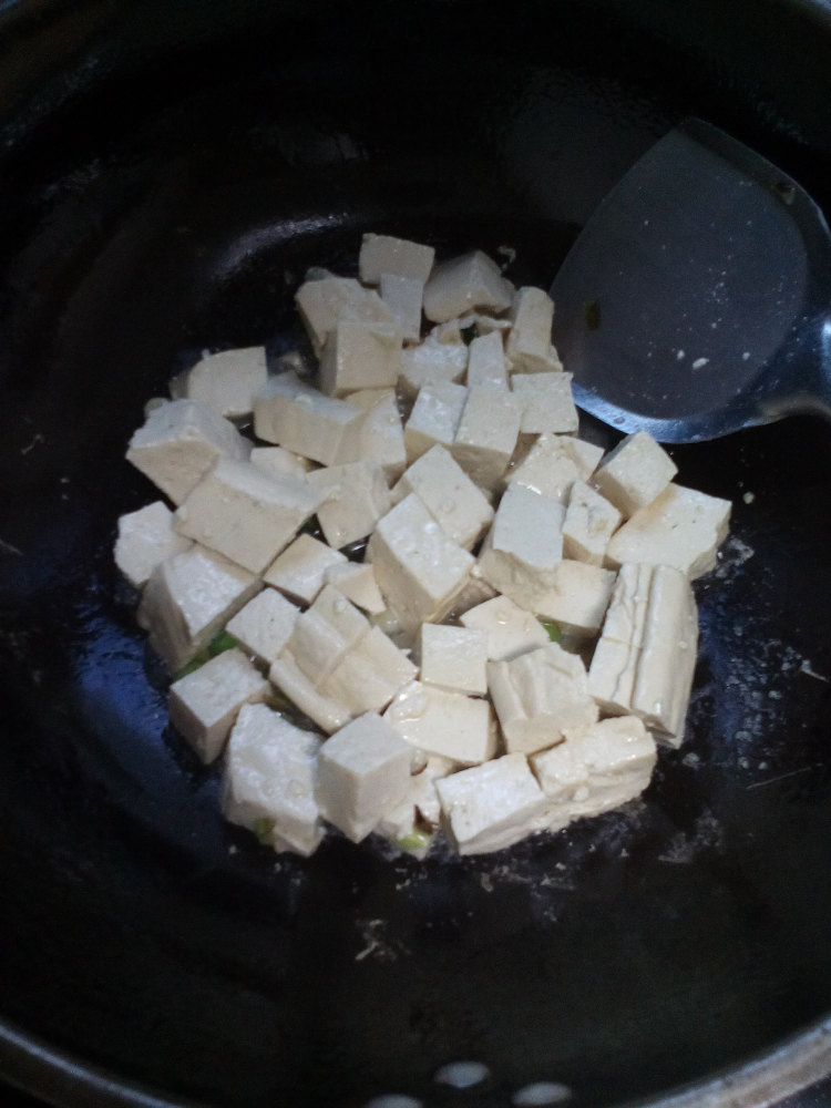 金针菇海鲜炖豆腐步骤5