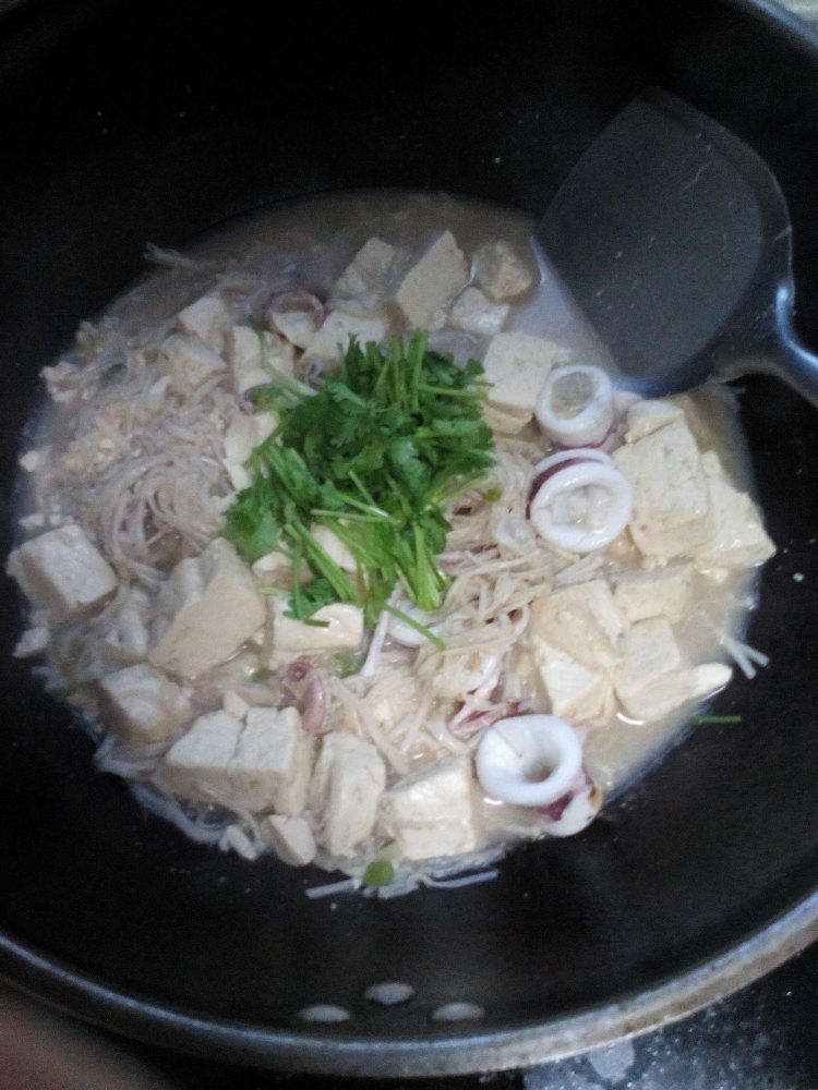 金针菇海鲜炖豆腐步骤9