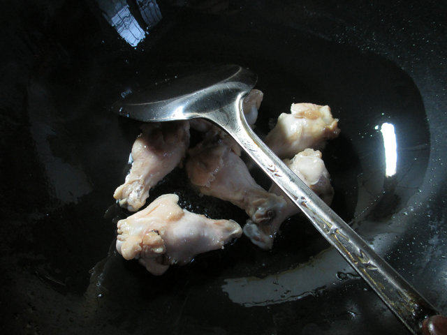 豆腐煮鸡翅根步骤3