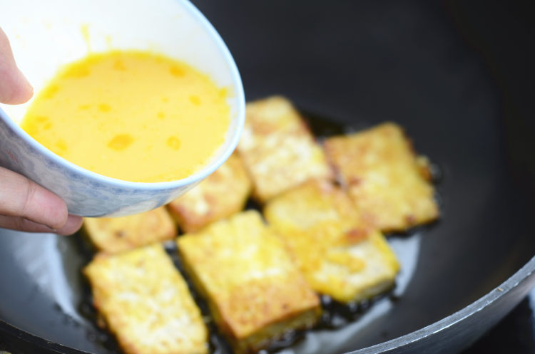 锅塌鸡汁豆腐步骤6