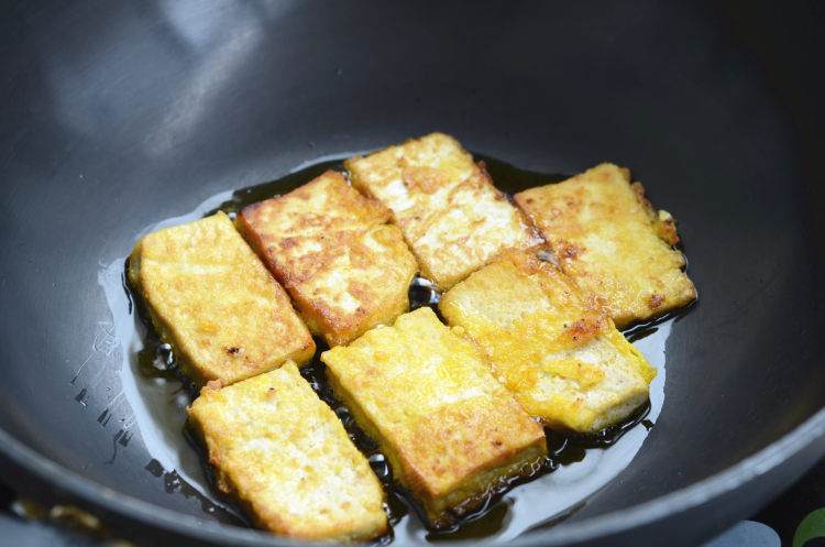 锅塌鸡汁豆腐步骤5