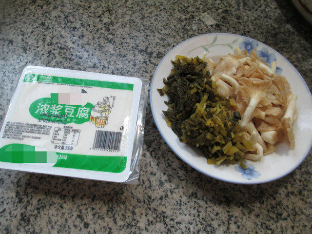 雪菜秀珍菇豆腐步骤1