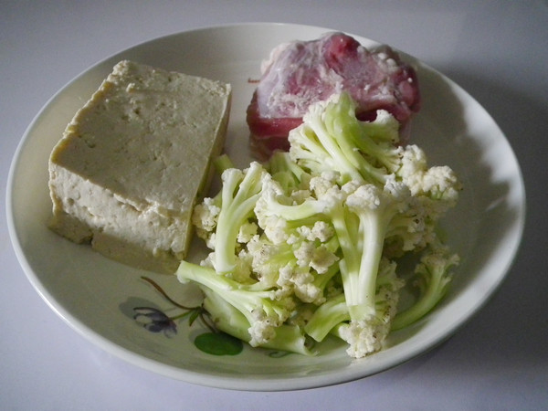 干锅花菜豆腐步骤1