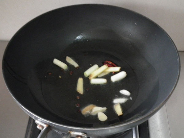 澳斑鱼头炖豆腐步骤5