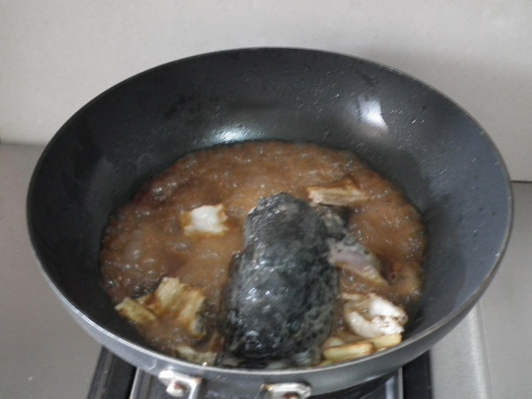 澳斑鱼头炖豆腐步骤7