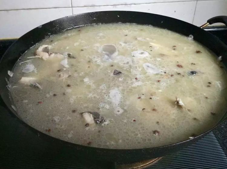 酸菜豆腐鱼块步骤5