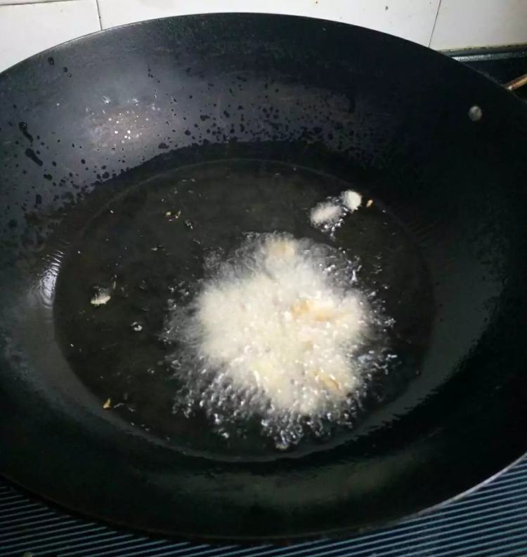 酸菜豆腐鱼块步骤2