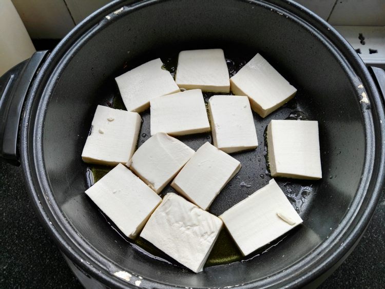 豆豉辣酱烧豆腐步骤2