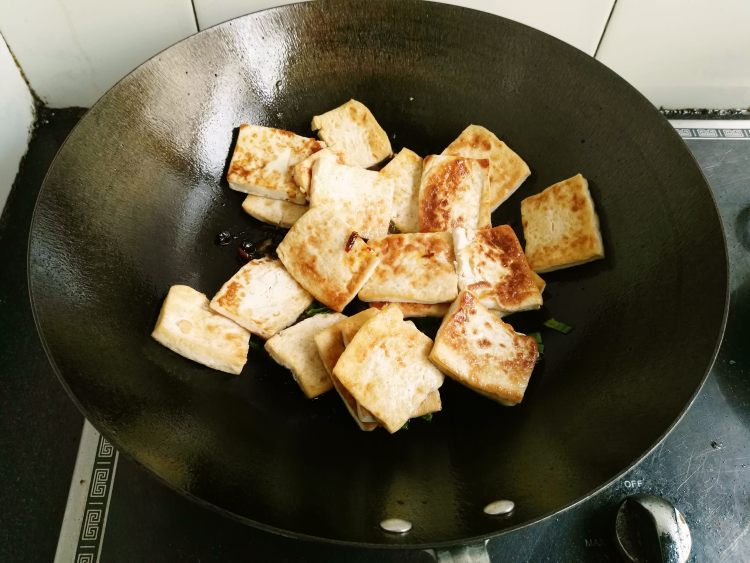 豆豉辣酱烧豆腐步骤7