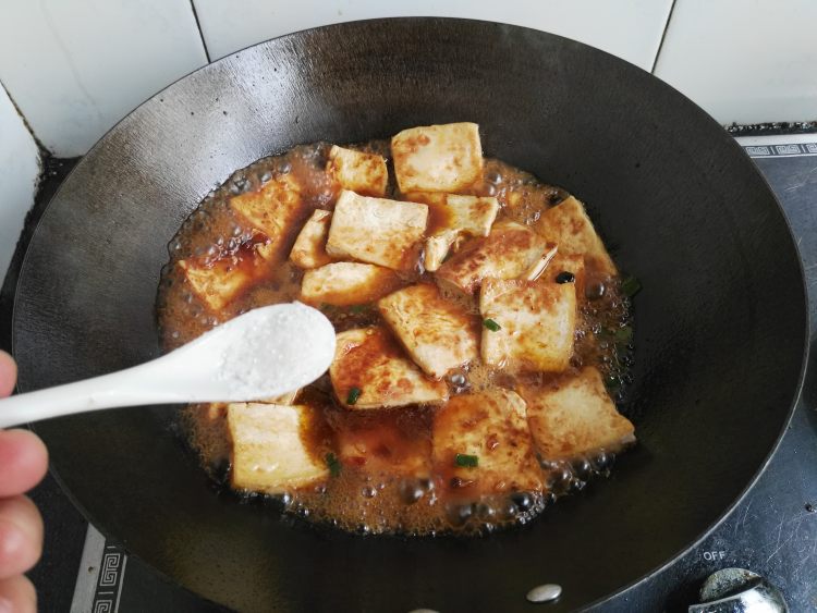 豆豉辣酱烧豆腐步骤10