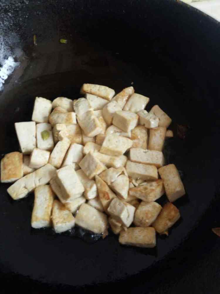 家常青椒豆腐步骤2