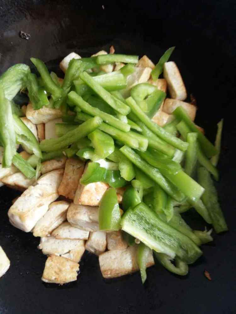 家常青椒豆腐步骤5
