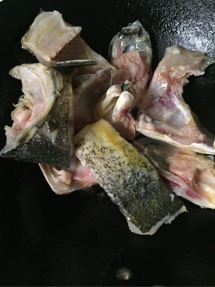 奶白鱼头豆腐汤步骤4