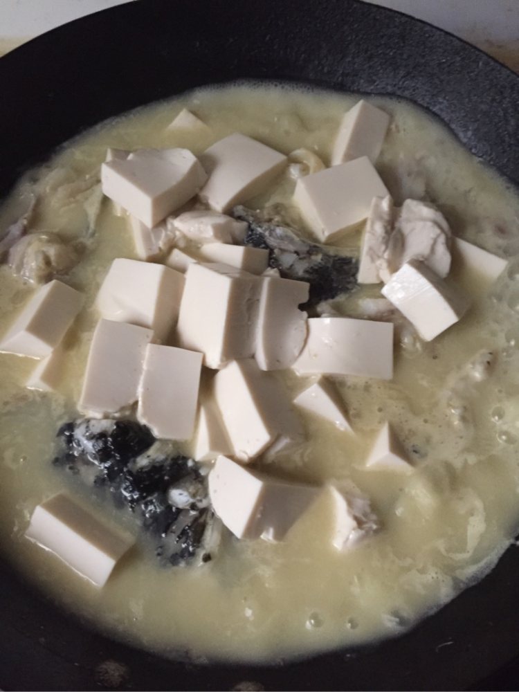 奶白鱼头豆腐汤步骤7