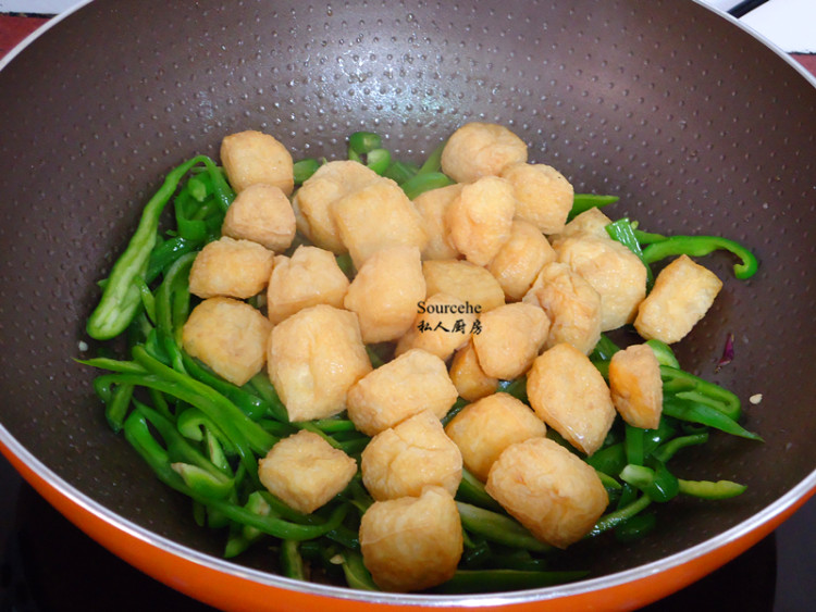 洋葱青椒焖豆腐步骤5